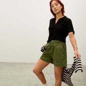 Everlane The Easy Short in Dark Green. Size 8
